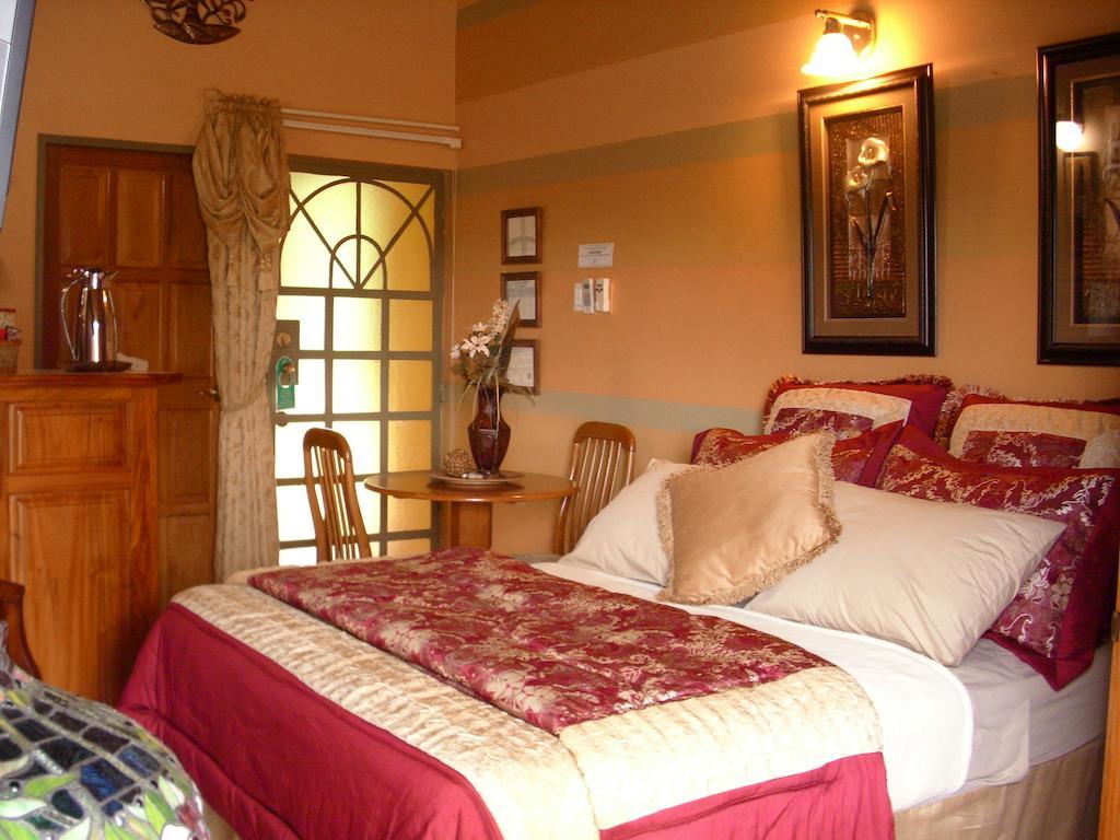 Bed and Breakfast Native Abode Bon Accord Village Zimmer foto